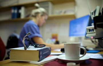 Grycksbo vårdcentral Stetoskop Läkemedelsboken Läkare Caroline Flärdh