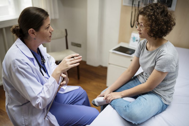 Läkare tillsammans med patient
